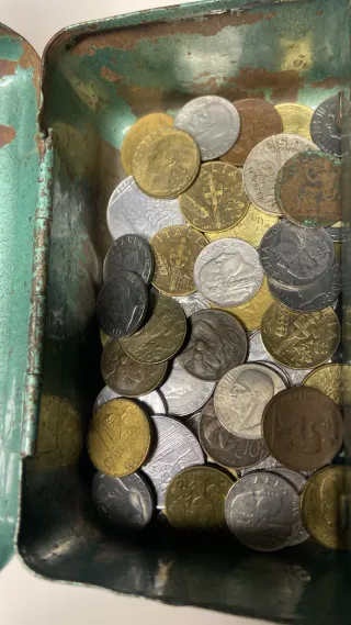 Caja de monedas antiguas