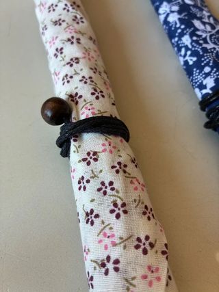 Bacchette cinesi decorate e piattini/ciotoline