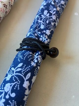 Bacchette cinesi decorate e piattini/ciotoline