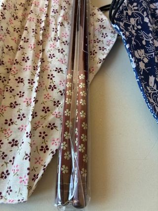 Bacchette cinesi decorate e piattini/ciotoline