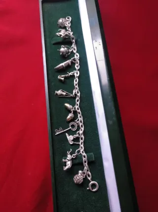 Pulsera antigua plata con dijes