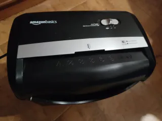 Trituradora de papel AmazonBasics