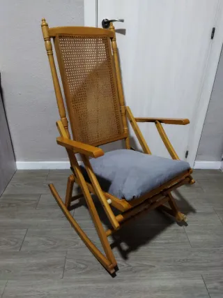 Mecedora antigua plegable