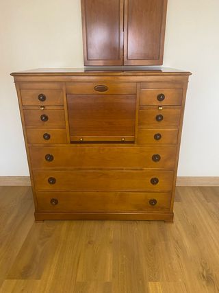 Cómoda de cerezo con cajones