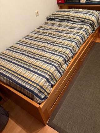 Cama nido infantil con mesa y estanterías