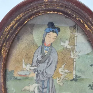 Piccola cornice ovale con stampa giapponese