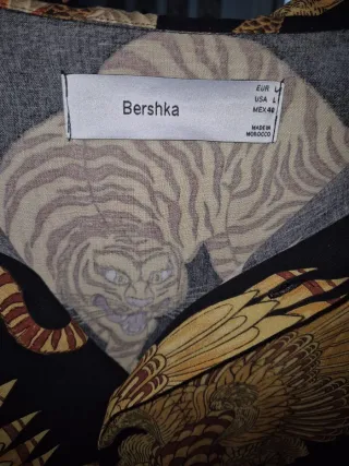 Camisa Bershka de dragones