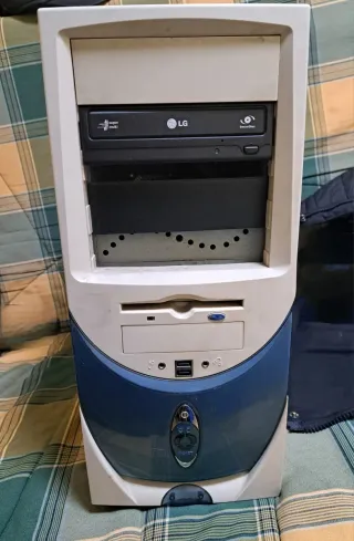 Torre PC Sobremesa Blanca y Azul