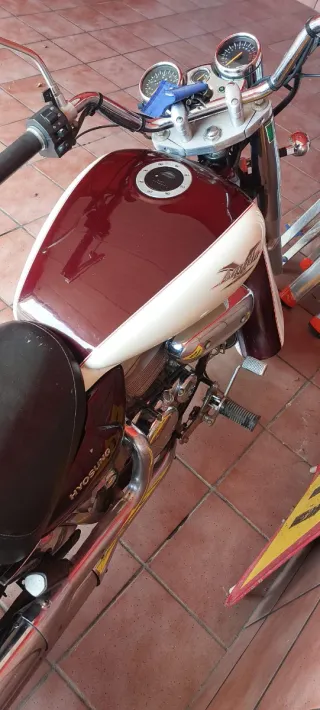 Hyosung Aquila GV 250cc. Año 2001, solo 4.302 km.