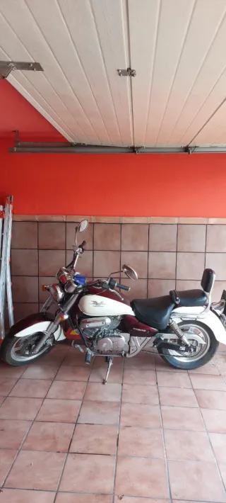 Hyosung Aquila GV 250cc. Año 2001, solo 4.302 km.