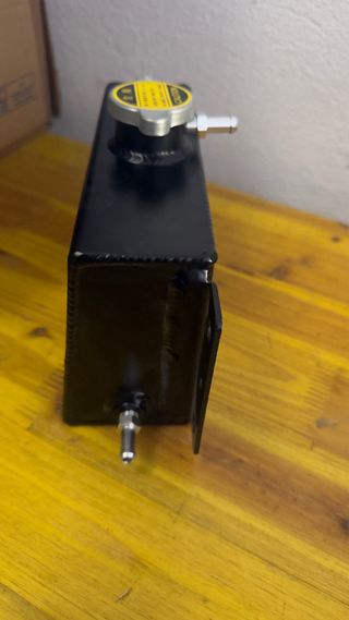 Depósito expansión universal negro