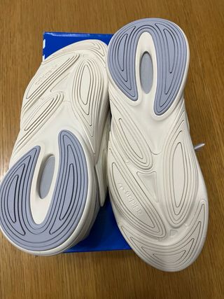 Adidas OZELIA Talla 44 Beige/Gris