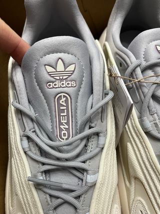 Adidas OZELIA Talla 44 Beige/Gris
