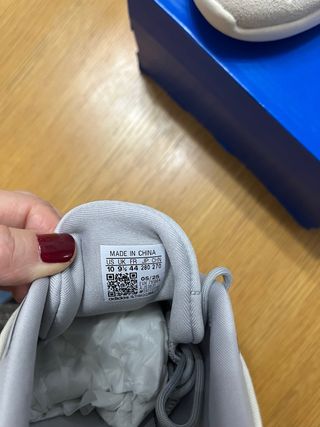 Adidas OZELIA Talla 44 Beige/Gris