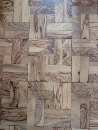 Tarima de madera de olivo. 50 m2 aprox