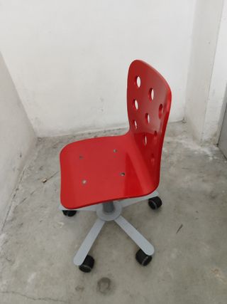 Silla de estudio roja para niños