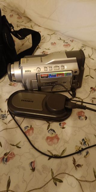 Videocámara Samsung Plata y Negra