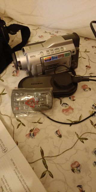 Videocámara Samsung Plata y Negra