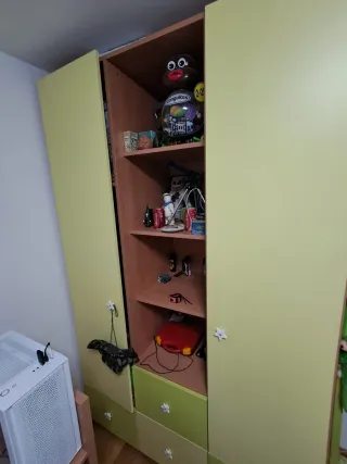 Armario infantil verde y amarillo