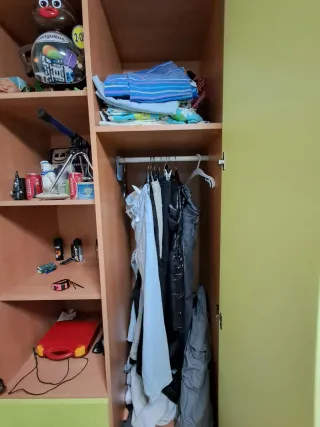 Armario infantil verde y amarillo