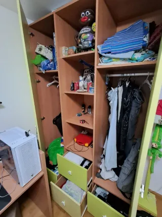Armario infantil verde y amarillo