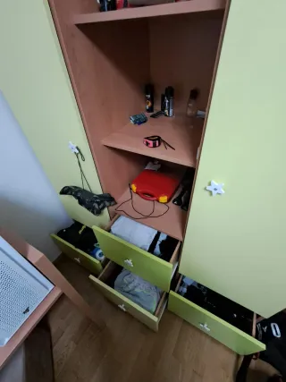 Armario infantil verde y amarillo