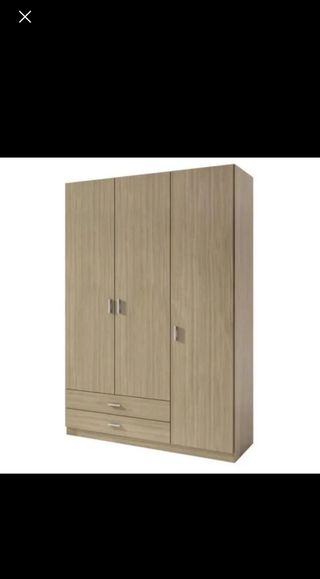 Armario de madera beige y marrón