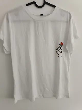 Camiseta blanca con corazón