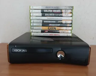 Consola Xbox 360 Negra + 8 Juegos