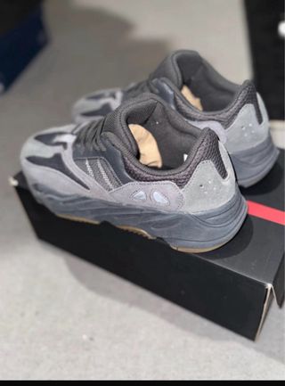 Adidas Yeezy Boost 700 v2 Gris