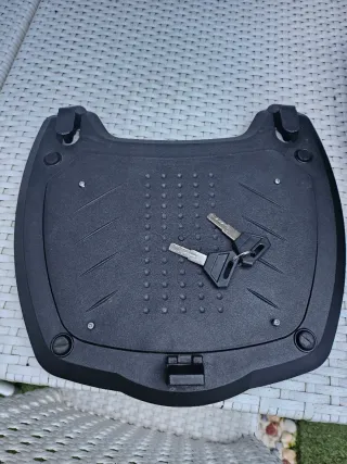 Baúl 48L con Respaldo para 2 Cascos nuevo sin usar