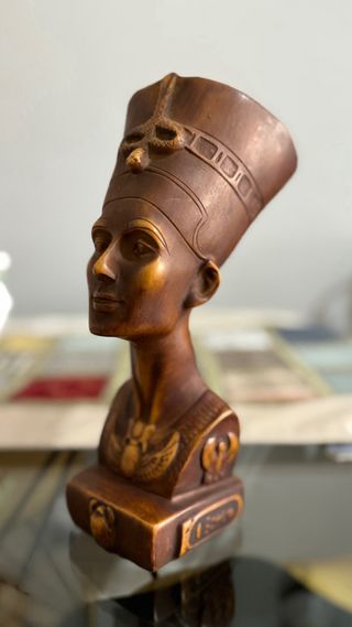 Busto Nefertiti Estilo Egipcio Resina simil madera
