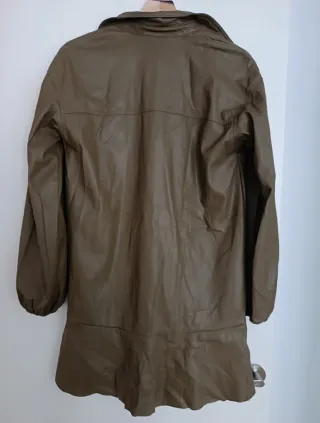 Vestido efecto piel Stradivarius verde militar