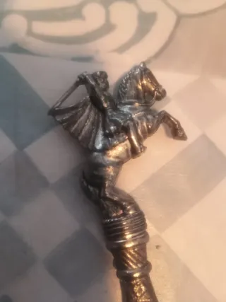 Abridor de botellas vintage figura ecuestre