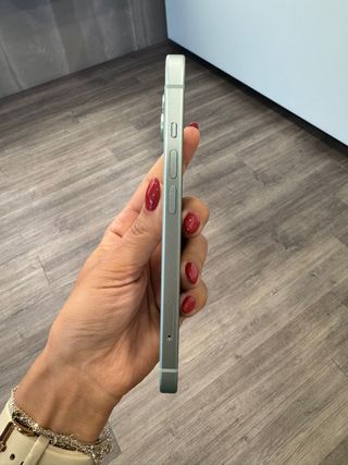 iPhone 15 128GB Verde - Bateria 99%