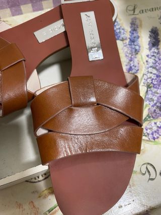 Sandalias planas Zara marrón