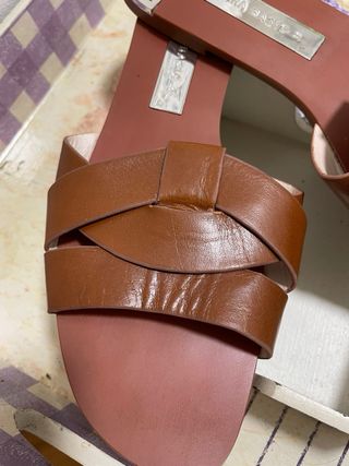 Sandalias planas Zara marrón