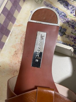 Sandalias planas Zara marrón