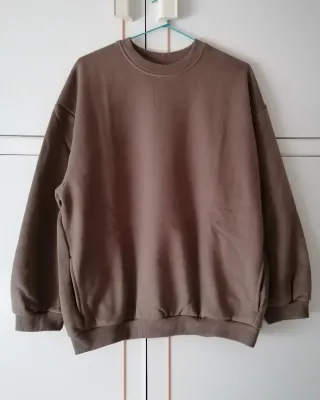 Sudadera Bershka camel oversize bolsillos