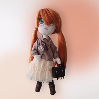 Muñeca de trapo pintada a mano