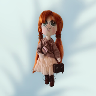 Muñeca de trapo pintada a mano