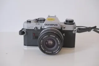 Cámara Olympus OM10 Plata y Negra