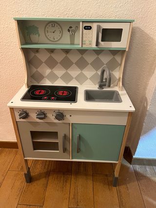 Cocinita de juguete con microondas y horno