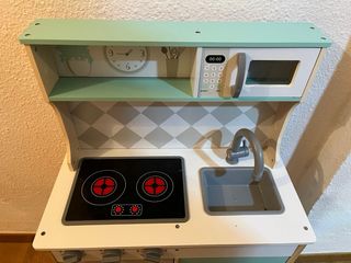 Cocinita de juguete con microondas y horno