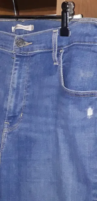 Pantalón Levi's azul roto
