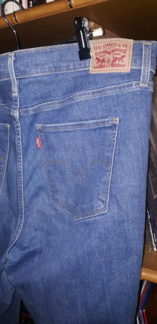 Pantalón Levi's azul roto