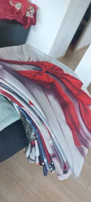 Tende Natalizie con Alberi e Regali