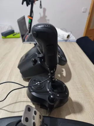 Volante Logitech G29 con Pedales y Palanca