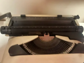 Máquina de escribir Olivetti Lettera 10