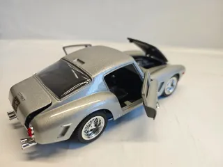 Ferrari 250 Berlinetta 1:18 Jouef Evol